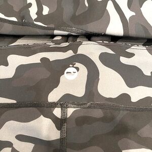 Vineyard Vines Performance Leggings